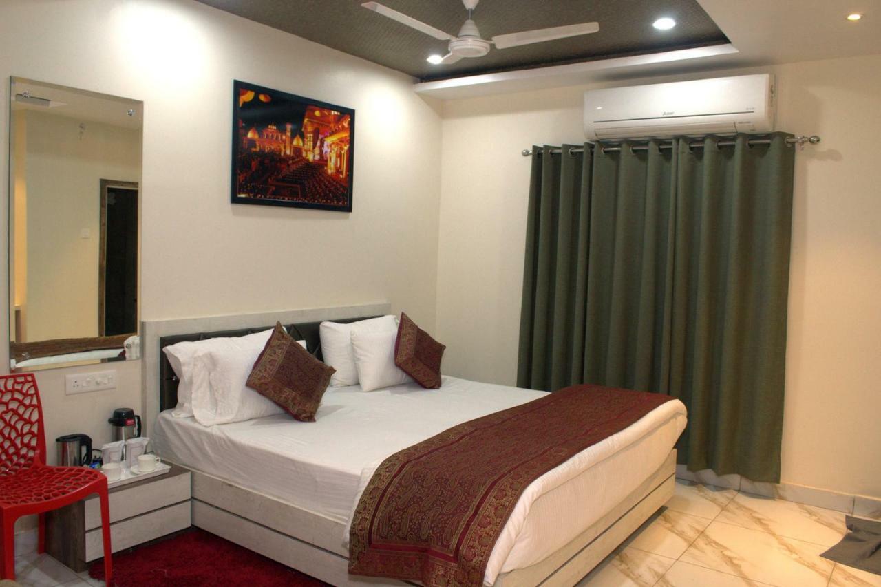 Hotel Tamilnadu Kashi พาราณสี ภายนอก รูปภาพ